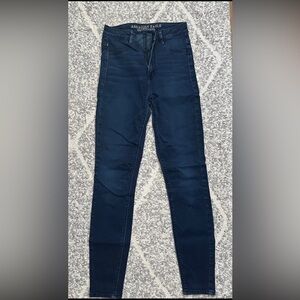 Women’s American Eagle High rise skinny Jeans in navy blue size 2